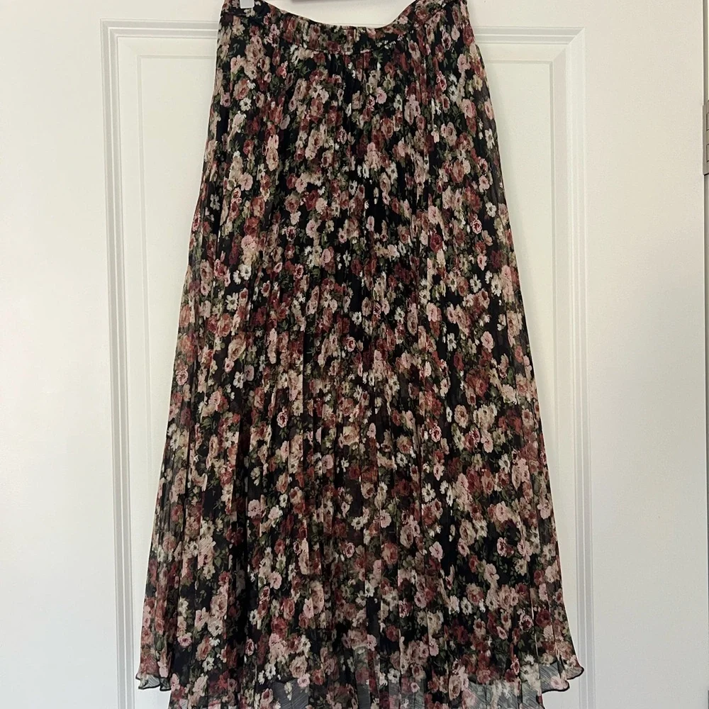 Abercrombie & Fitch Floral Maxi Skirt in Black and Pink - Picture 4 of 4